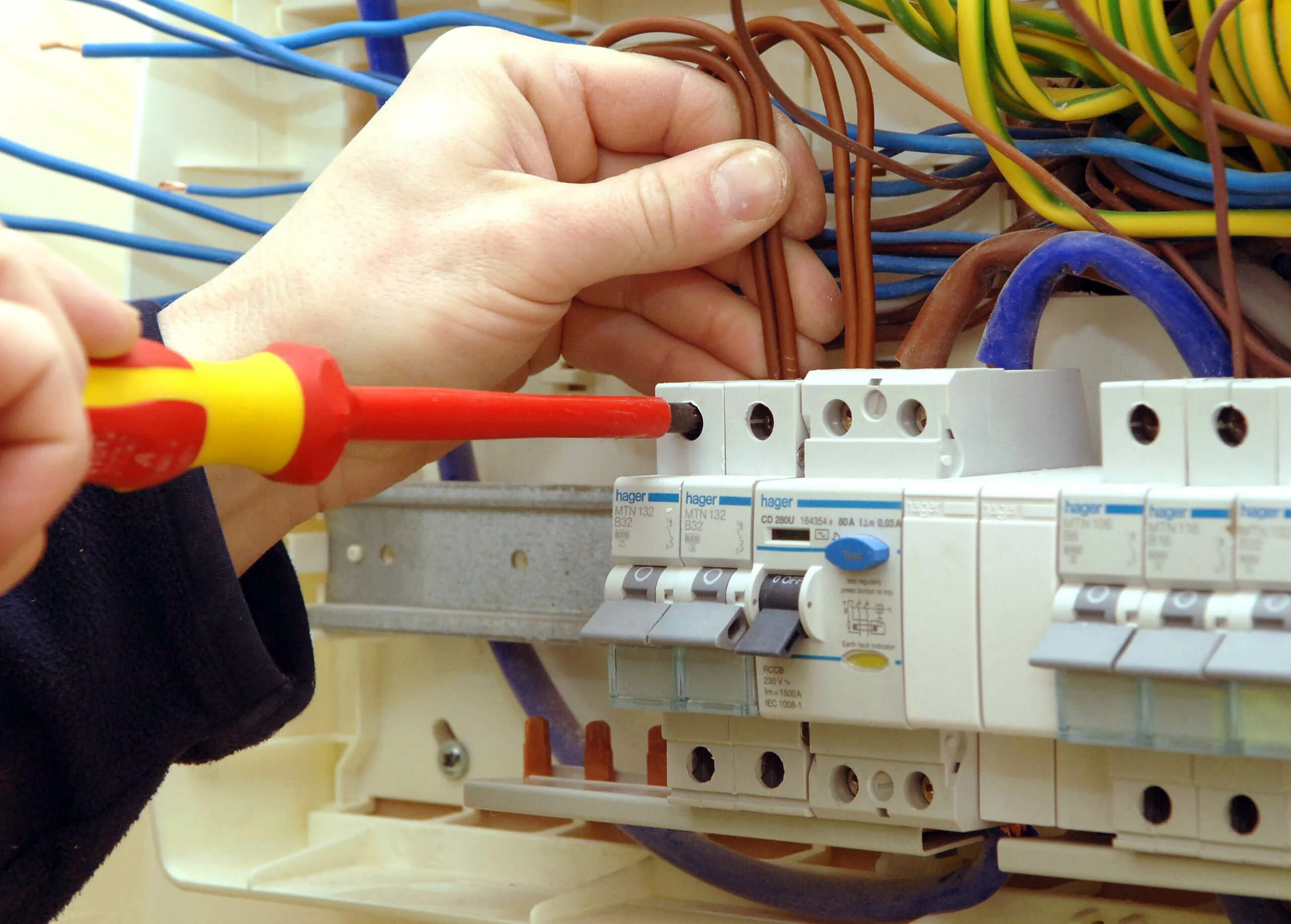 Elektr tizimini demontaj qilish
