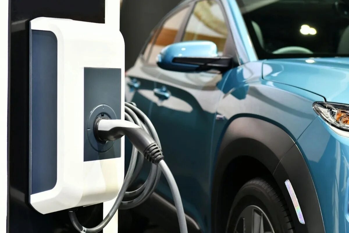 Elektromobilga zaryadka ulash
