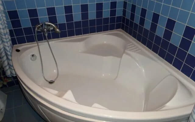 Профессиональная установка ванны