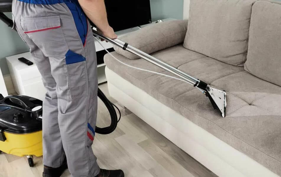 Услуга по чистке диванов