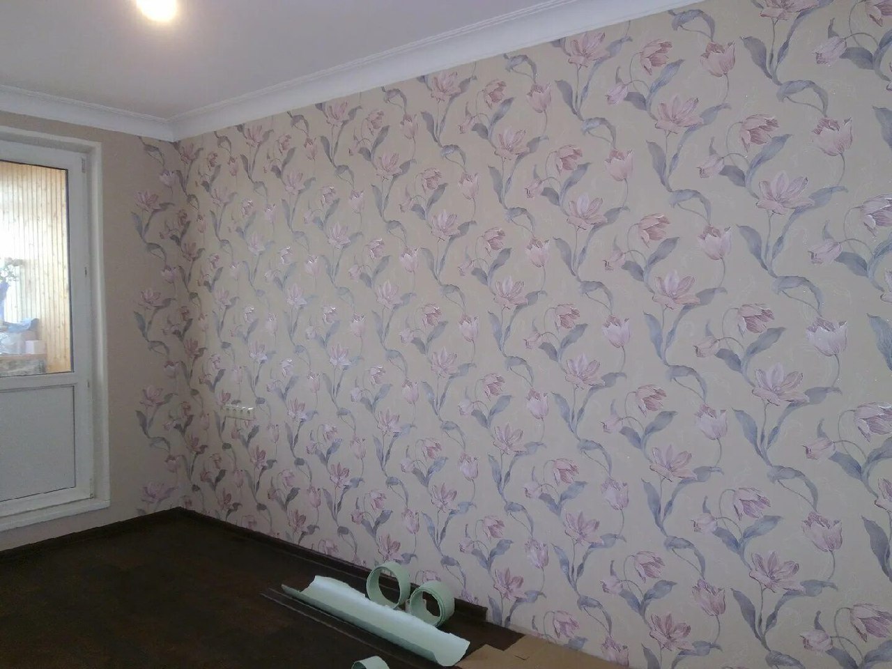 Услуга поклейки обоев