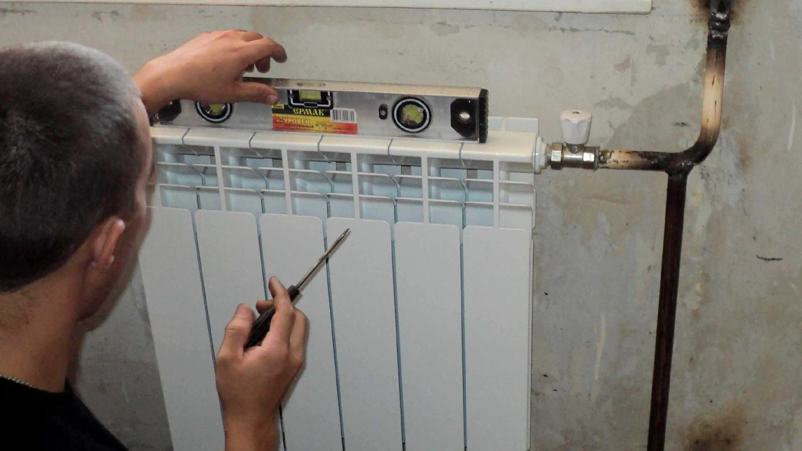 Установка радиатора отопления