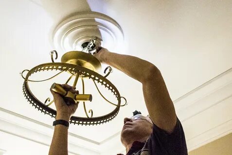 Установка люстры
