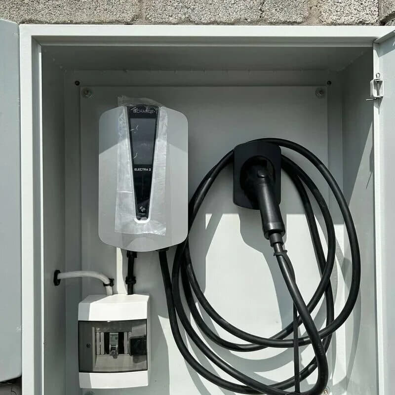 Установка зарядного устройства для электромобиля