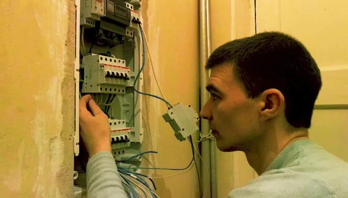 Услуга вызова электрика