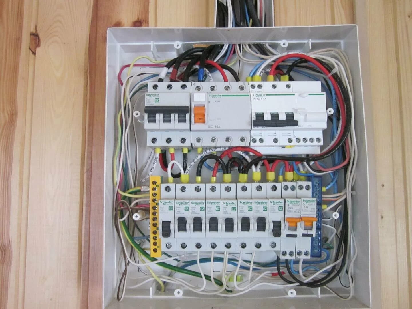 Сборка электрощита