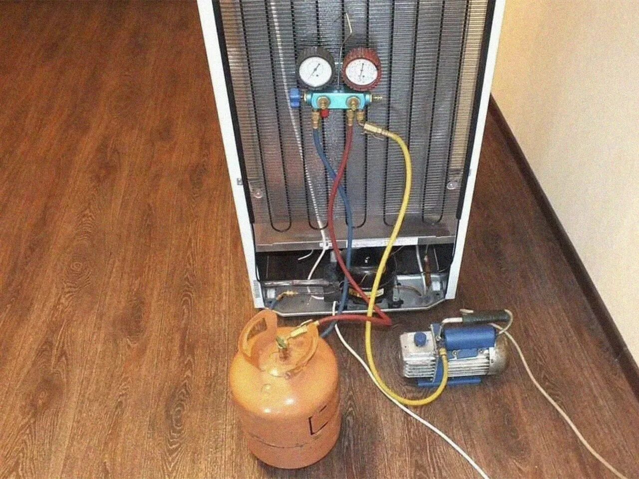 Заправка фреоном холодильника