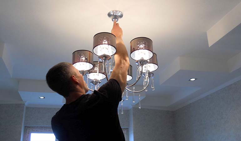 Установка люстр и светильников - Электромонтажные услуги