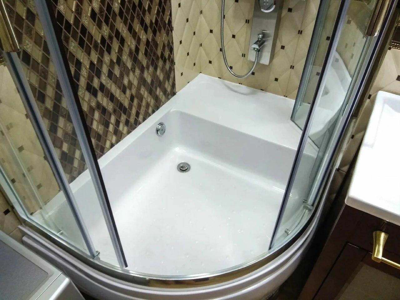 Услуга установки душевой кабины - Сантехнические услуги