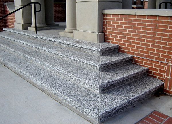 Укладка гранитных плит