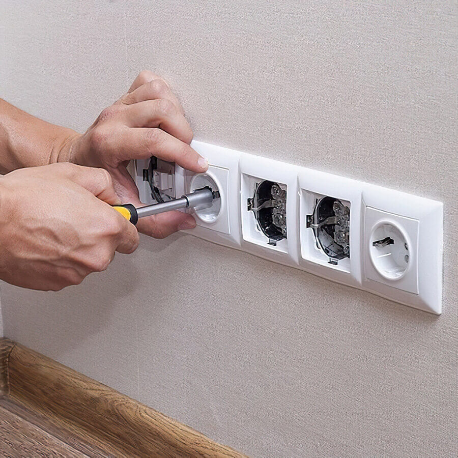 Установка розеток и выключателей