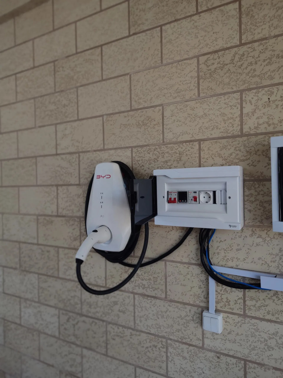 Установка зарядки для мобильного телефона