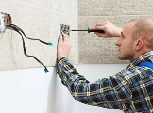 Установка розеток и выключателей