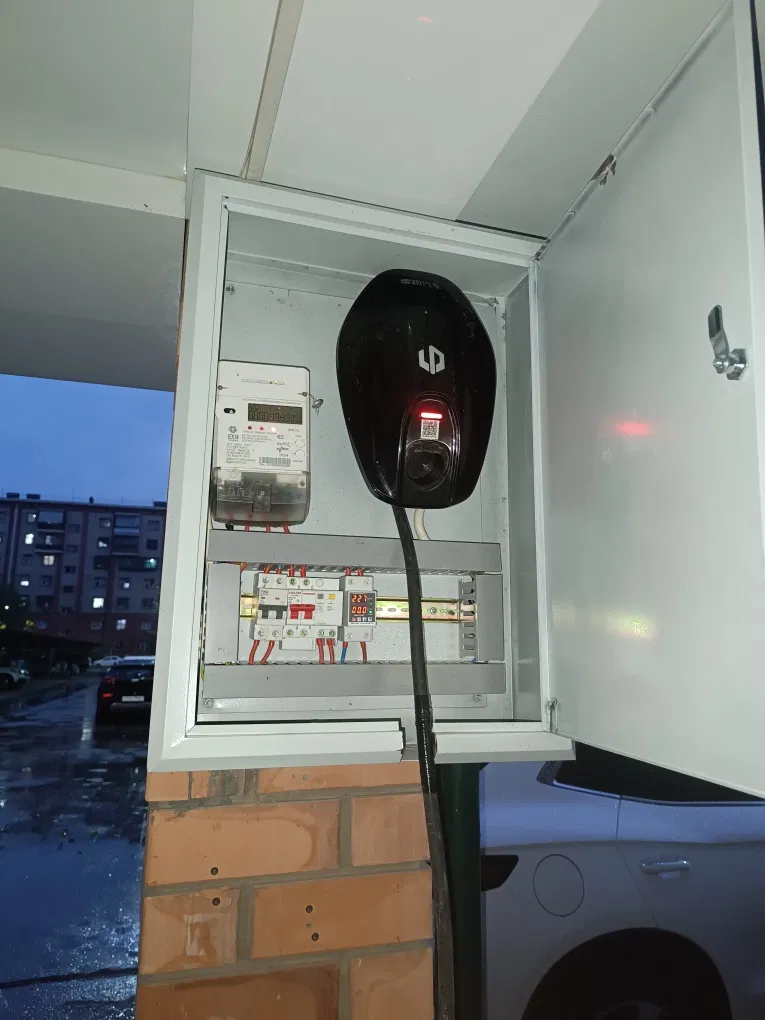 Установка зарядного устройства для мобильных устройств