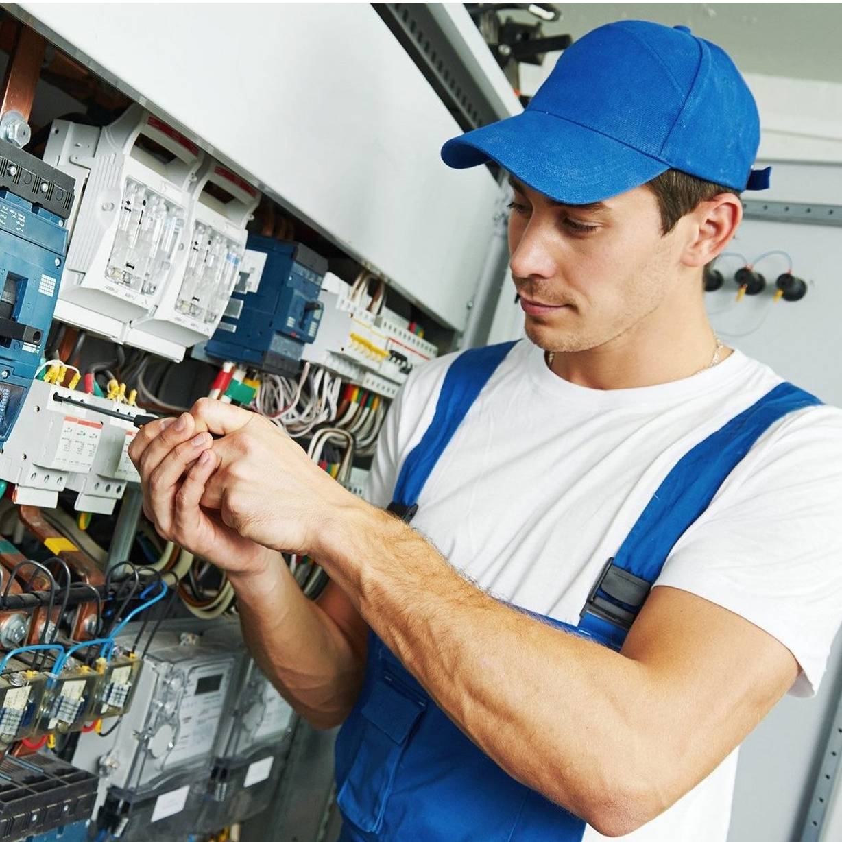 Выезд электрика на дом