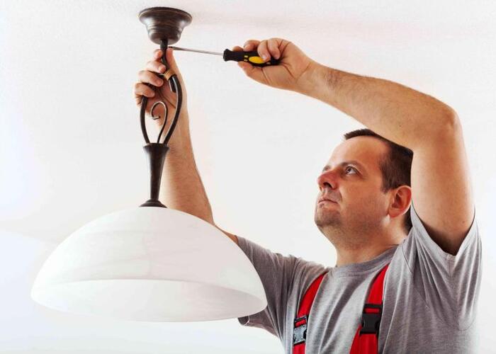 Установка люстры