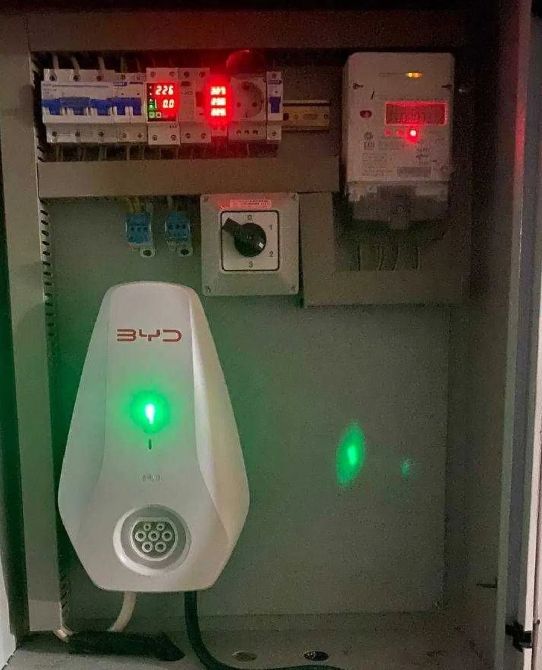 Установка зарядного устройства для электромобиля