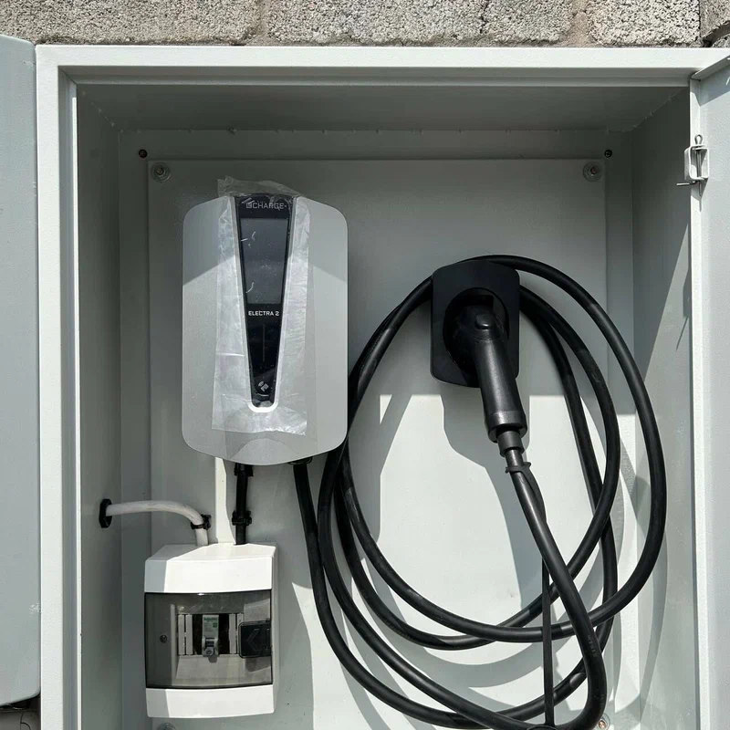 Монтаж зарядного устройства для электромобиля