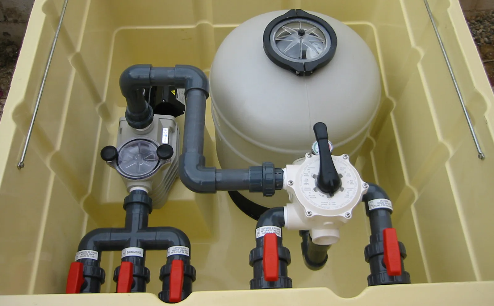 Установка системы фильтрации бассейна