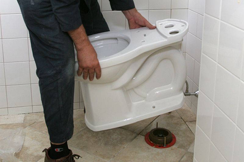 Установка унитаза