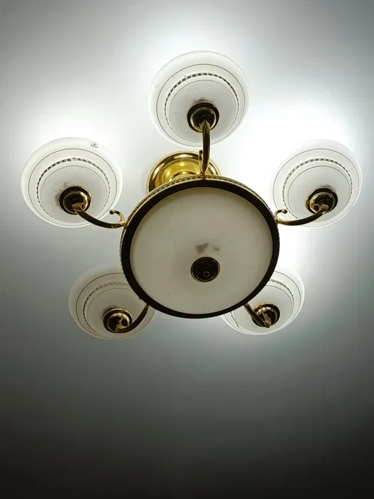 Установка люстры