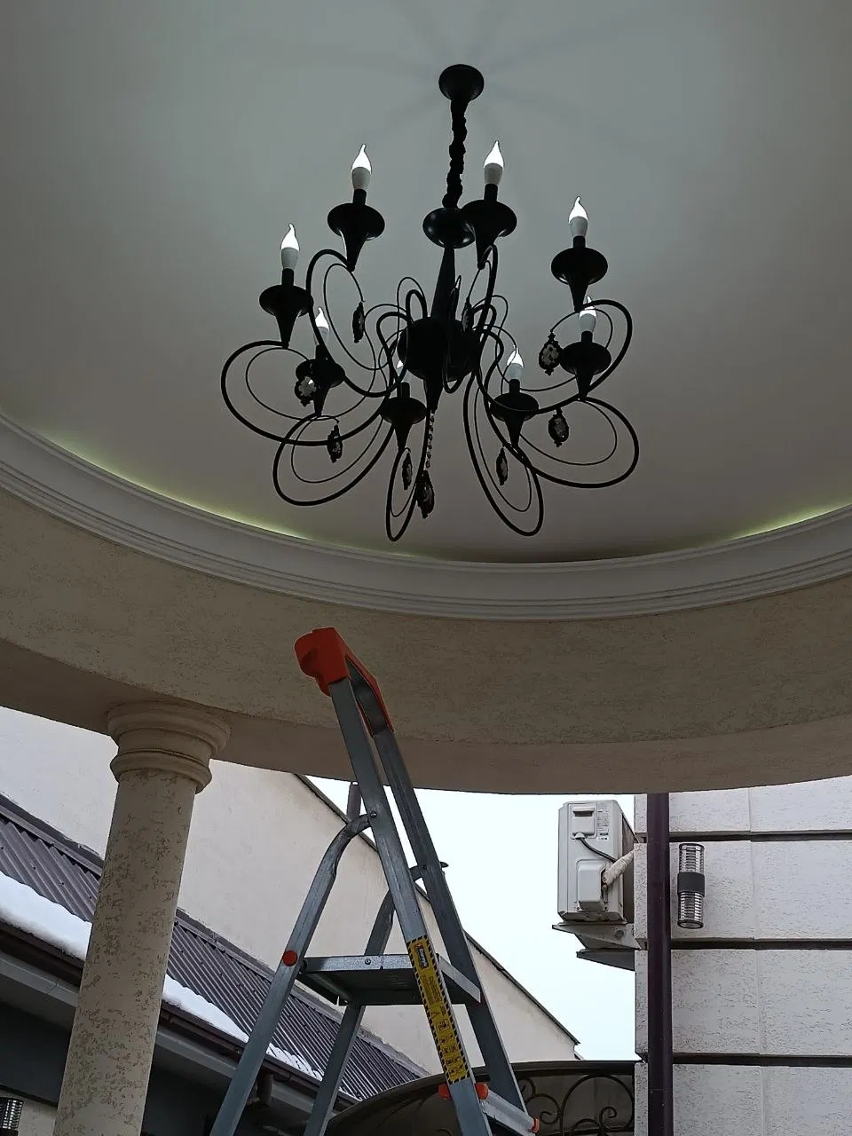 Установка люстры